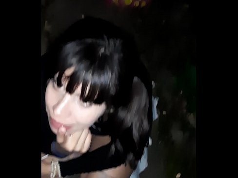 ❤️ 在街上膨胀的阴茎，以换取糖果 ☑ Porno vk