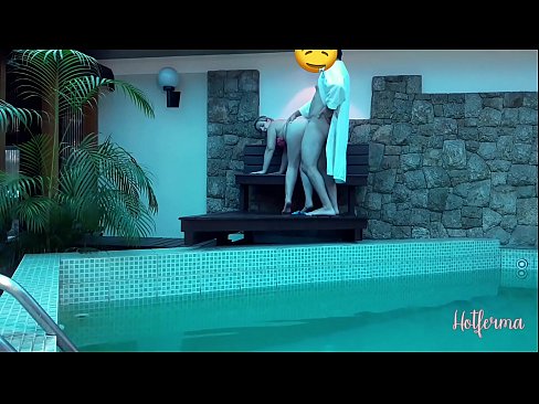❤️ 老板邀请女佣去泳池，却忍不住要来个热辣的 ☑ Porno vk